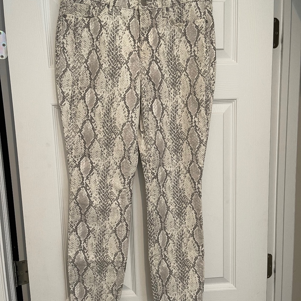 NYDJ size 8 skinny jean
